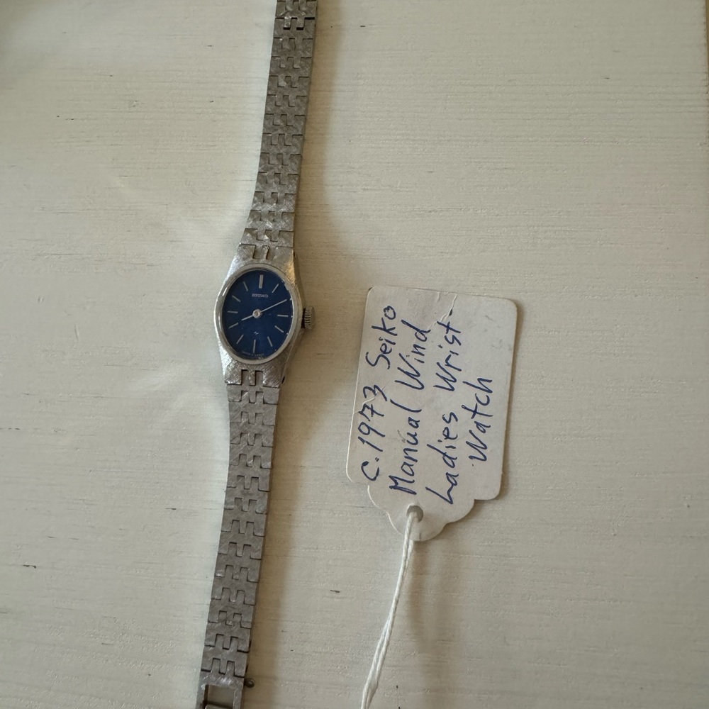 Vintage Dainty Seiko Watch. Made in Japan.